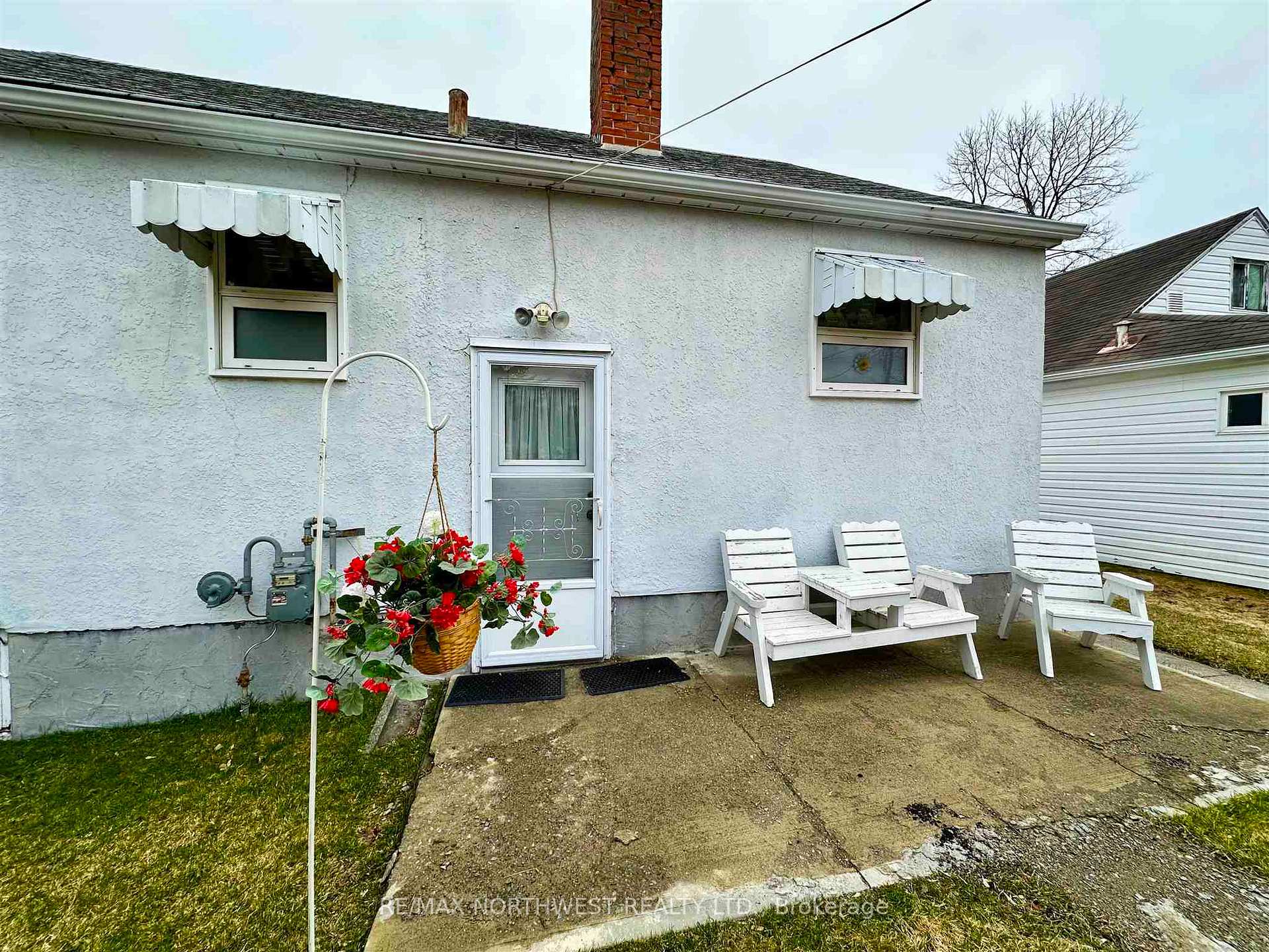 Photo 3 of 611 Crowe Avenue, Fort Frances — HOMEH