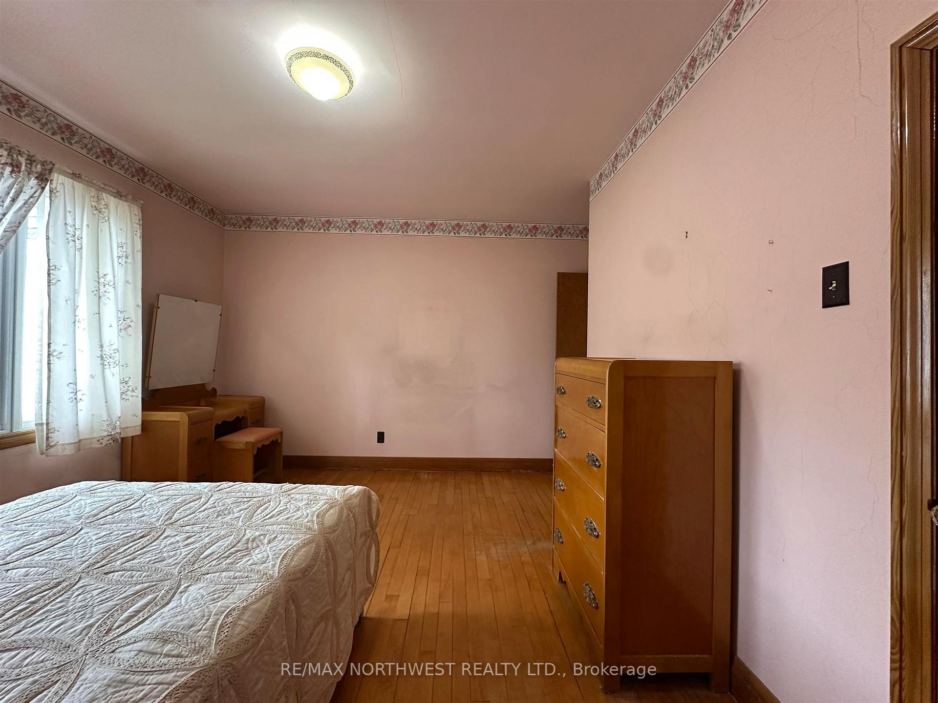 Photo 11 of 611 Crowe Avenue, Fort Frances — HOMEH
