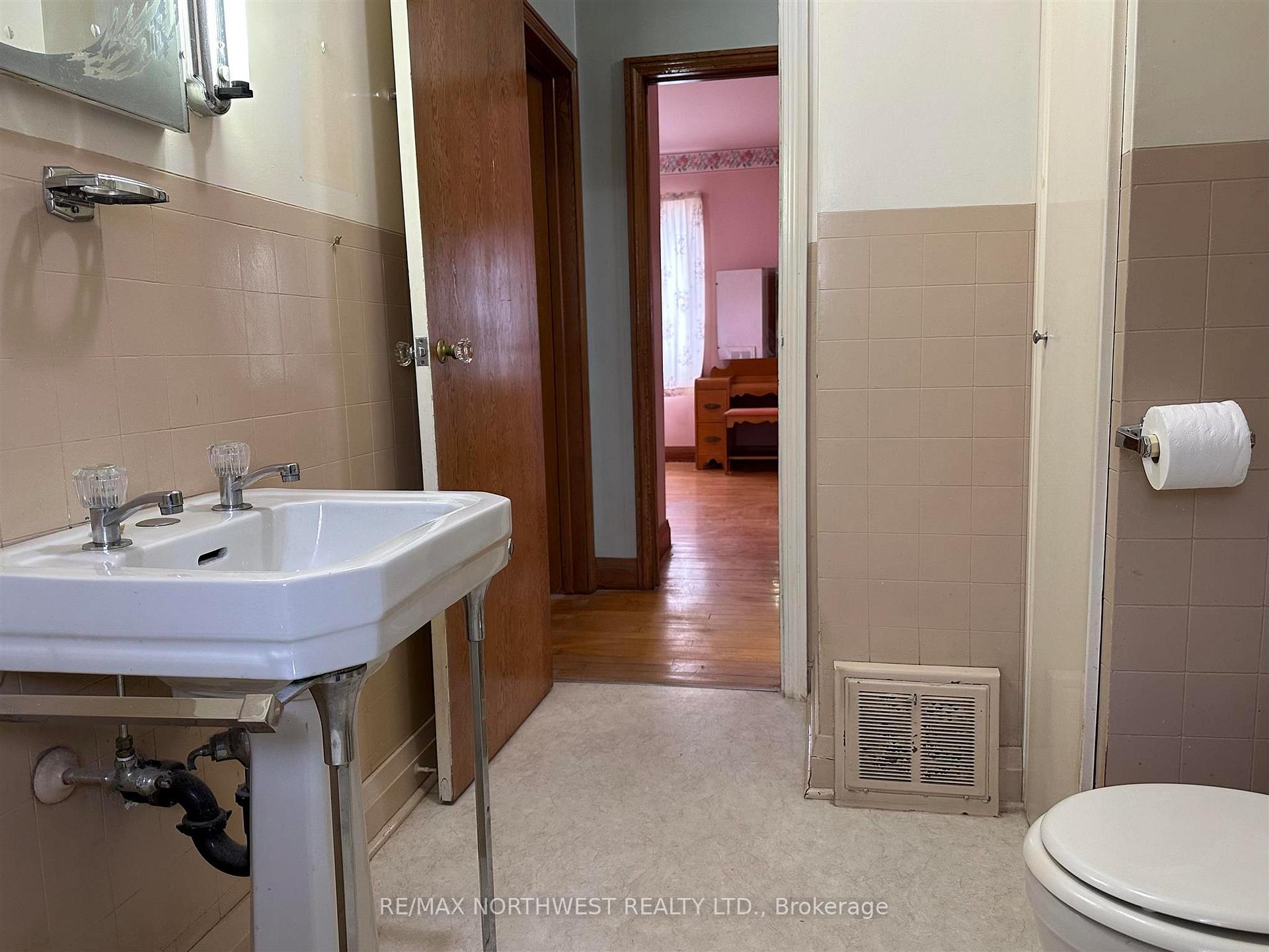 Photo 13 of 611 Crowe Avenue, Fort Frances — HOMEH