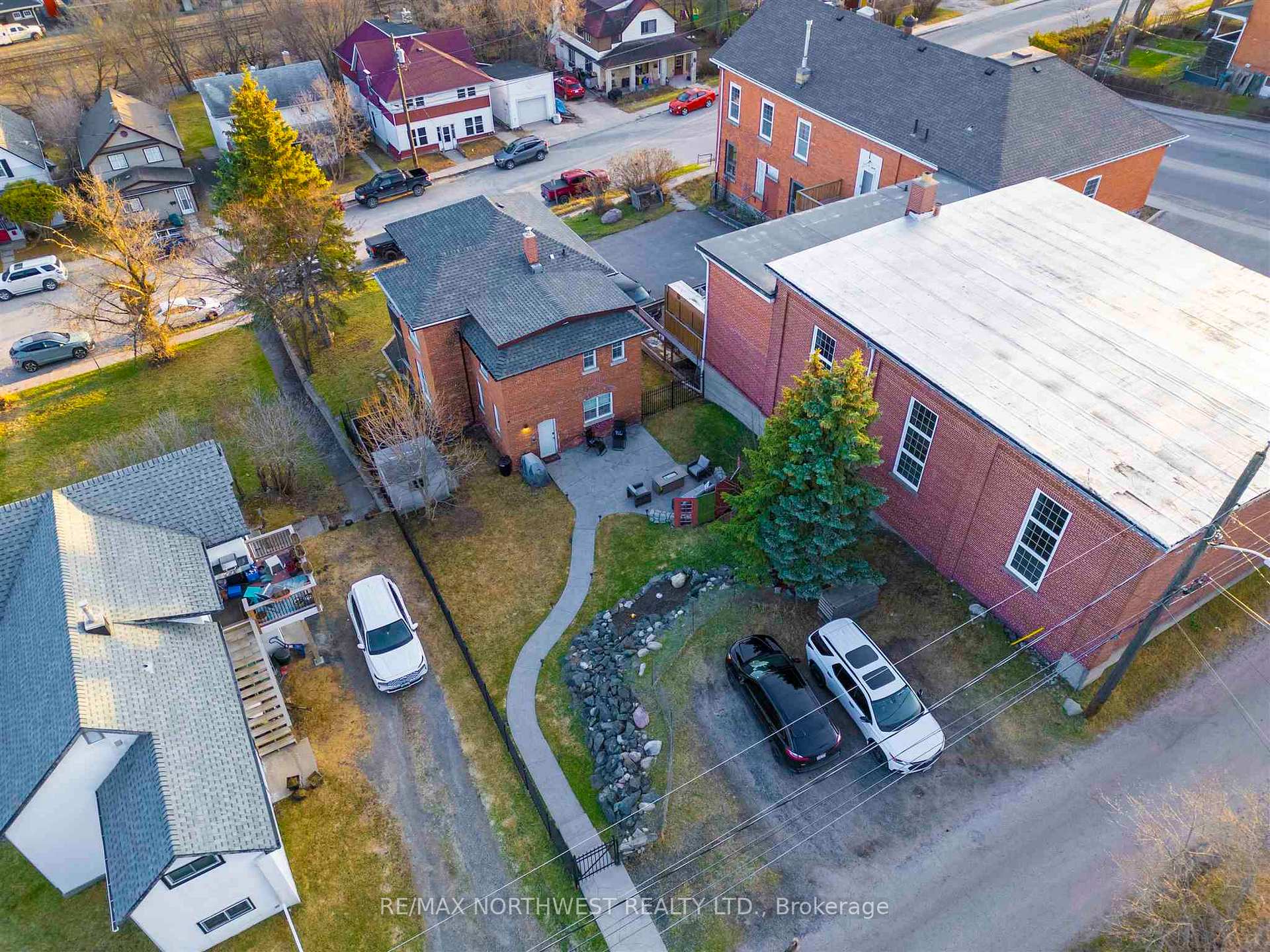 Photo 4 of 322 First Street N, Kenora, North End — HOMEH