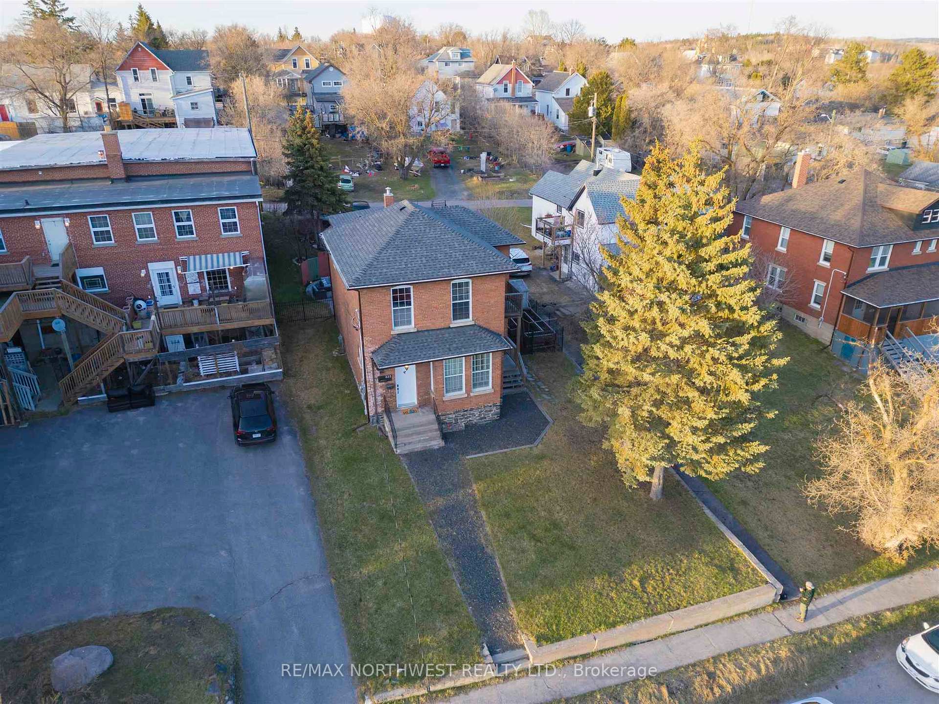 Photo 34 of 322 First Street N, Kenora, North End — HOMEH