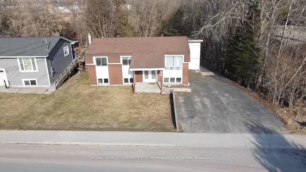 Photo 2 of 633 Eighth Avenue S, Kenora, Lakeside — HOMEH