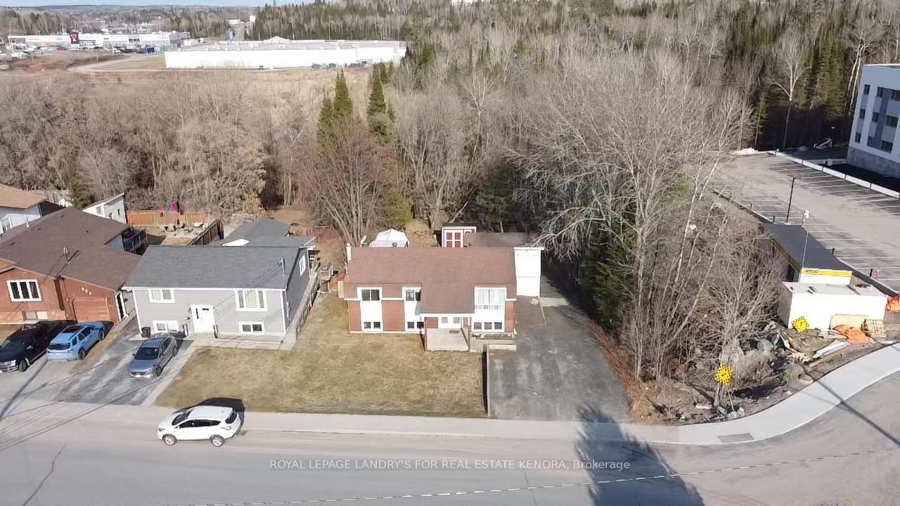 Photo 3 of 633 Eighth Avenue S, Kenora, Lakeside — HOMEH
