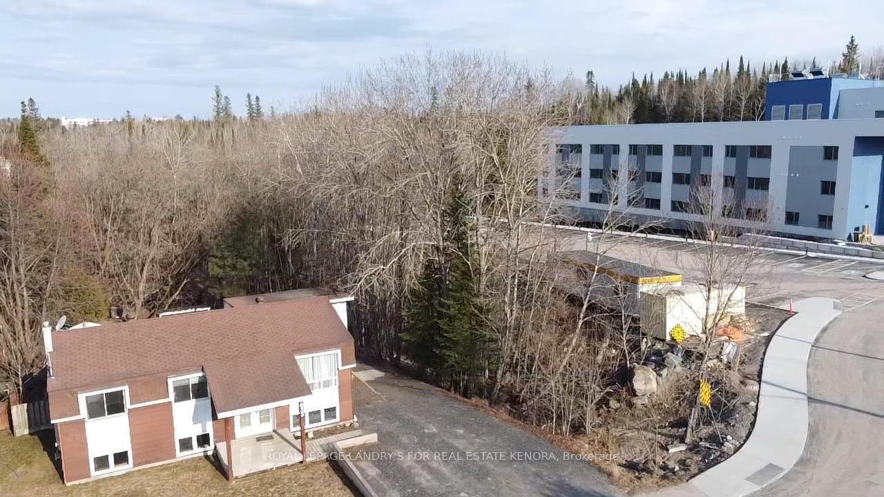 Photo 7 of 633 Eighth Avenue S, Kenora, Lakeside — HOMEH