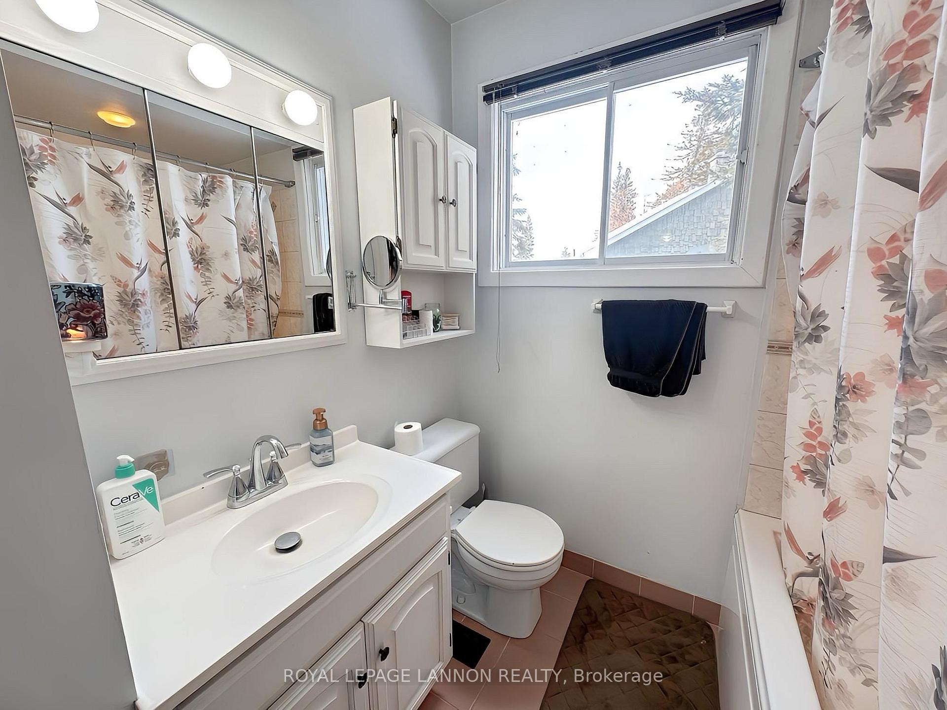 Photo 11 of 102 Park Drive, Greenstone — HOMEH