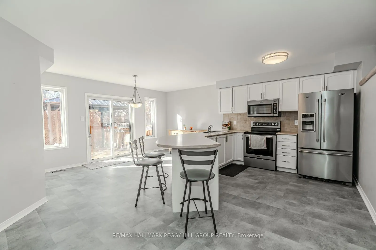 Photo 3 of 48 Loon Avenue, Barrie, Painswick South — HOMEH