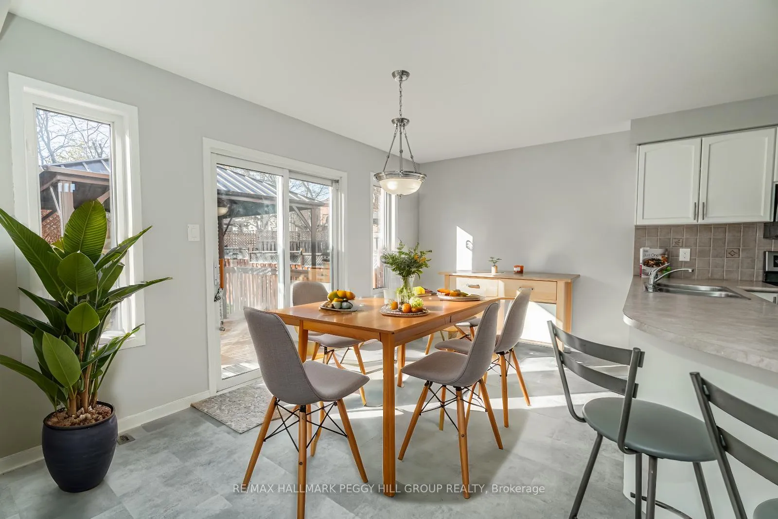 Photo 4 of 48 Loon Avenue, Barrie, Painswick South — HOMEH