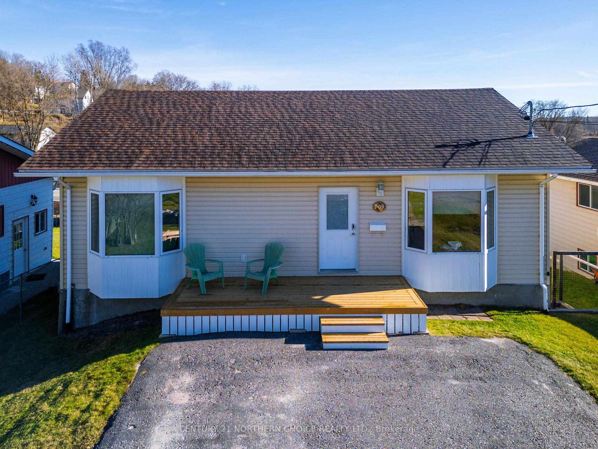 Photo 2 of 709 Thirteenth Avenue N, Kenora, Evergreen — HOMEH