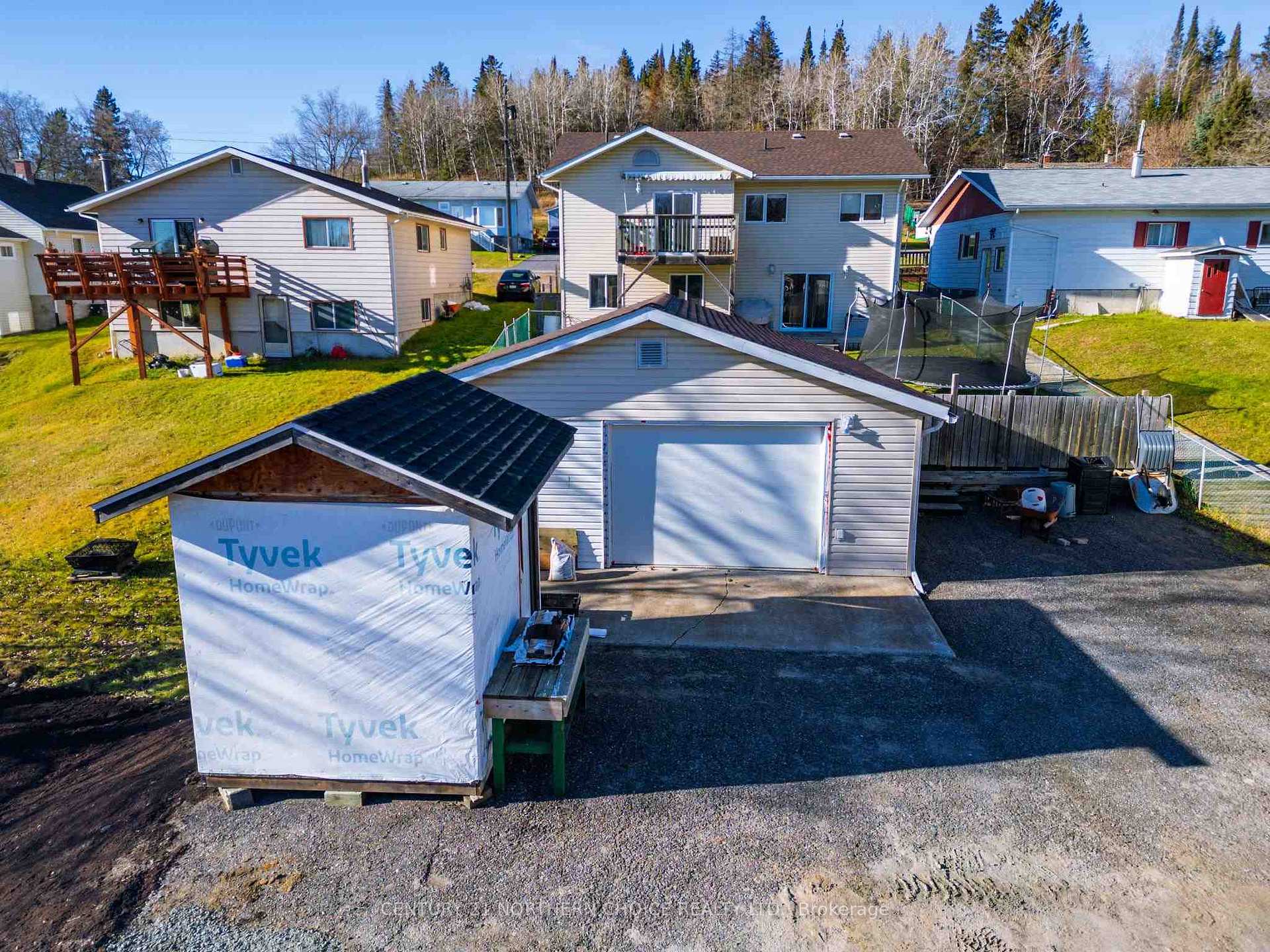 Photo 4 of 709 Thirteenth Avenue N, Kenora, Evergreen — HOMEH