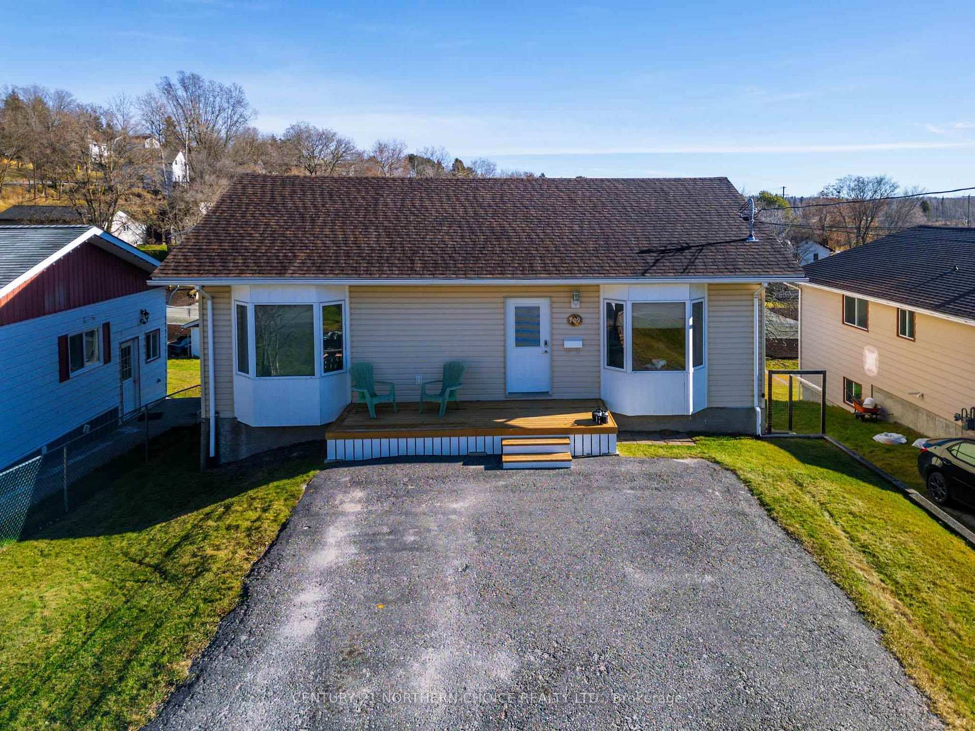 Photo 5 of 709 Thirteenth Avenue N, Kenora, Evergreen — HOMEH