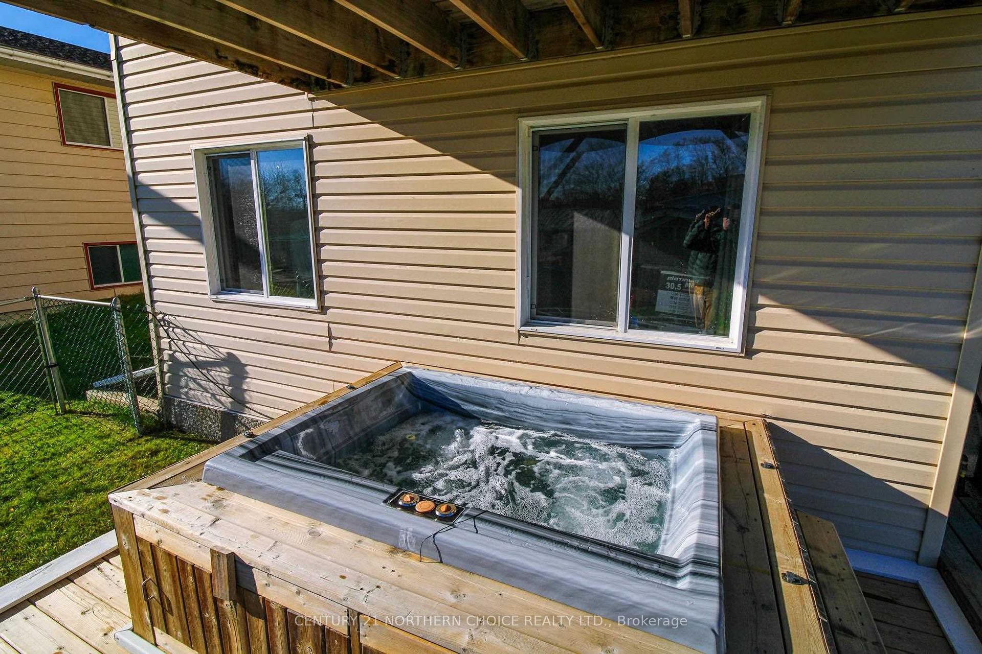 Photo 8 of 709 Thirteenth Avenue N, Kenora, Evergreen — HOMEH