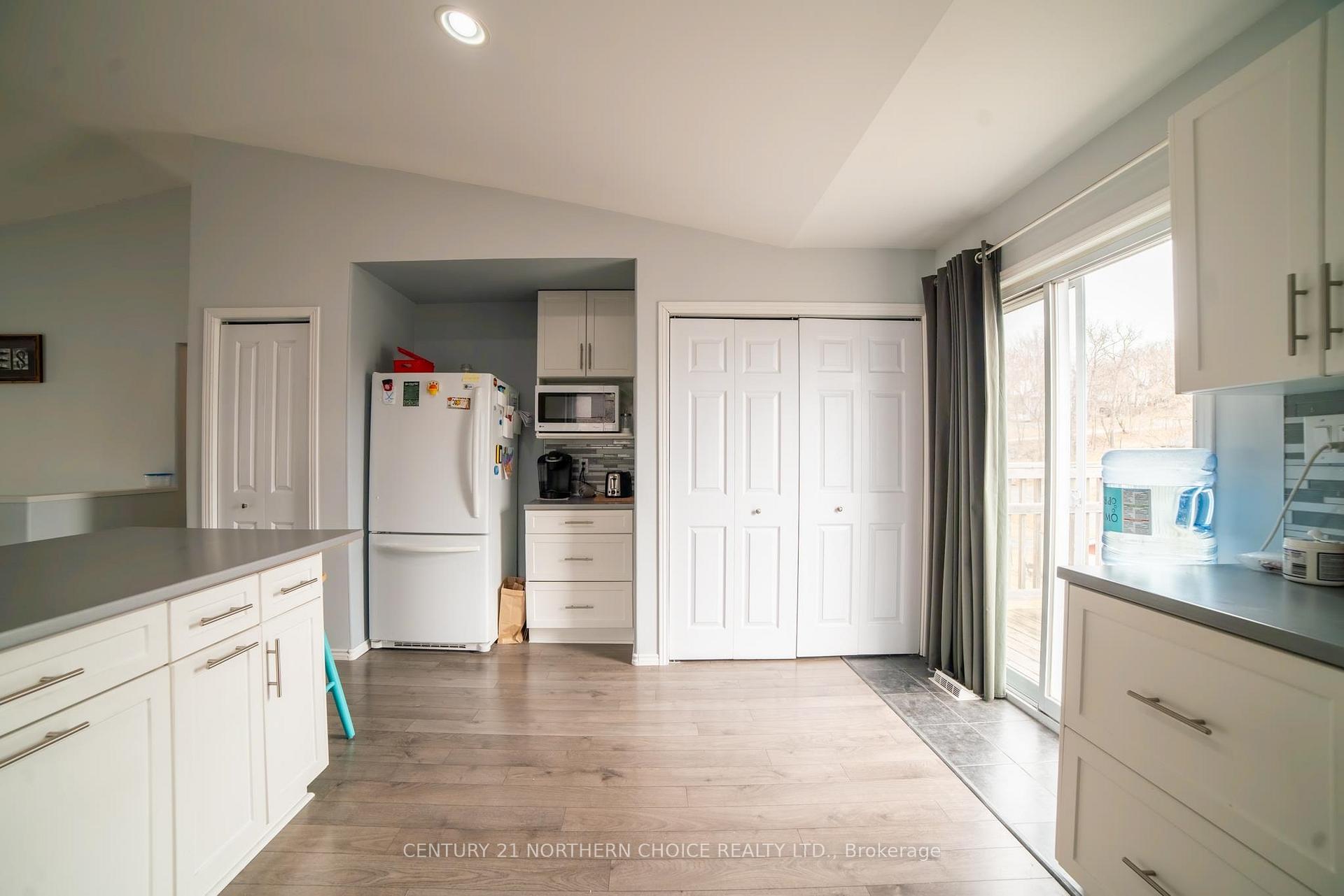 Photo 18 of 709 Thirteenth Avenue N, Kenora, Evergreen — HOMEH