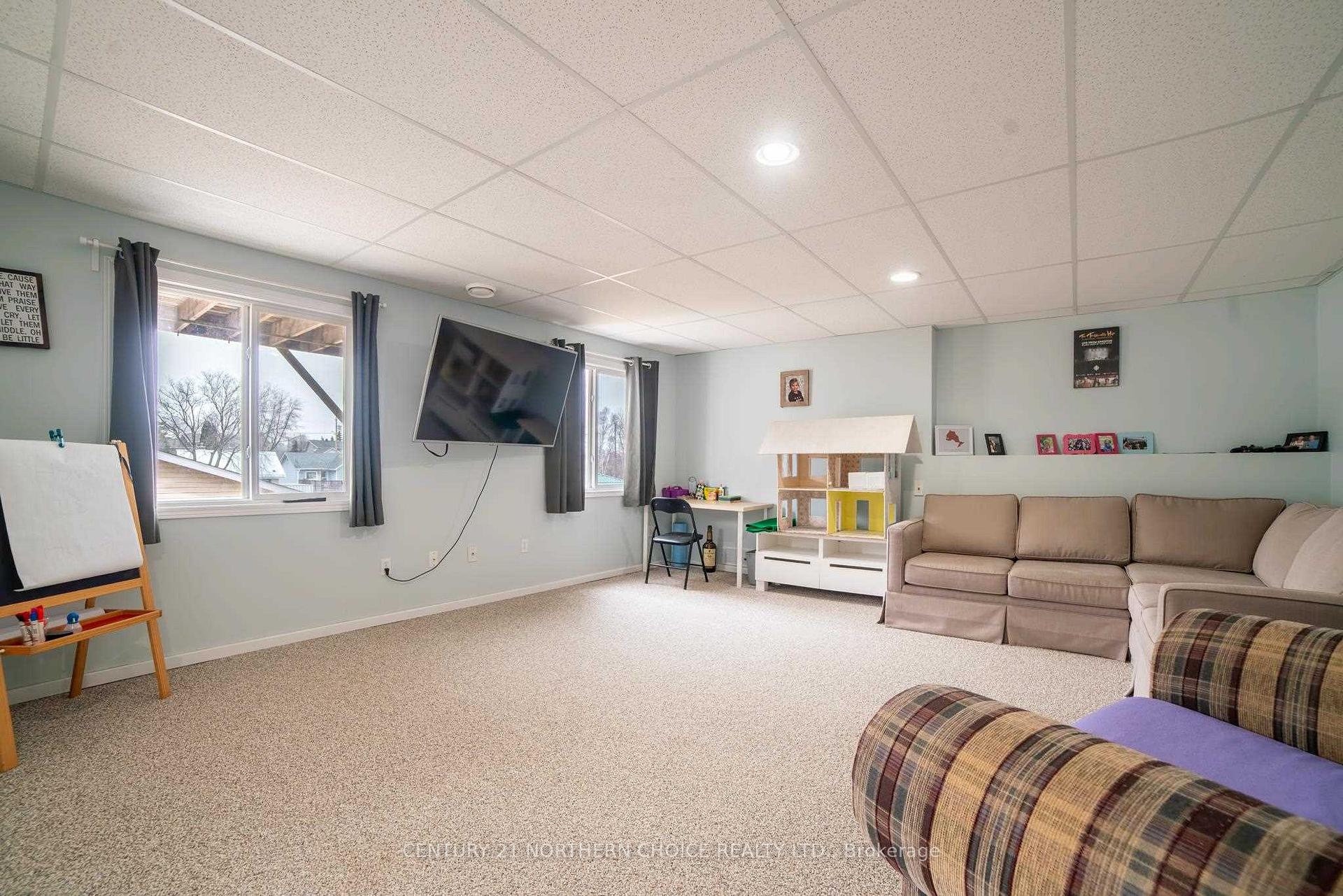 Photo 21 of 709 Thirteenth Avenue N, Kenora, Evergreen — HOMEH