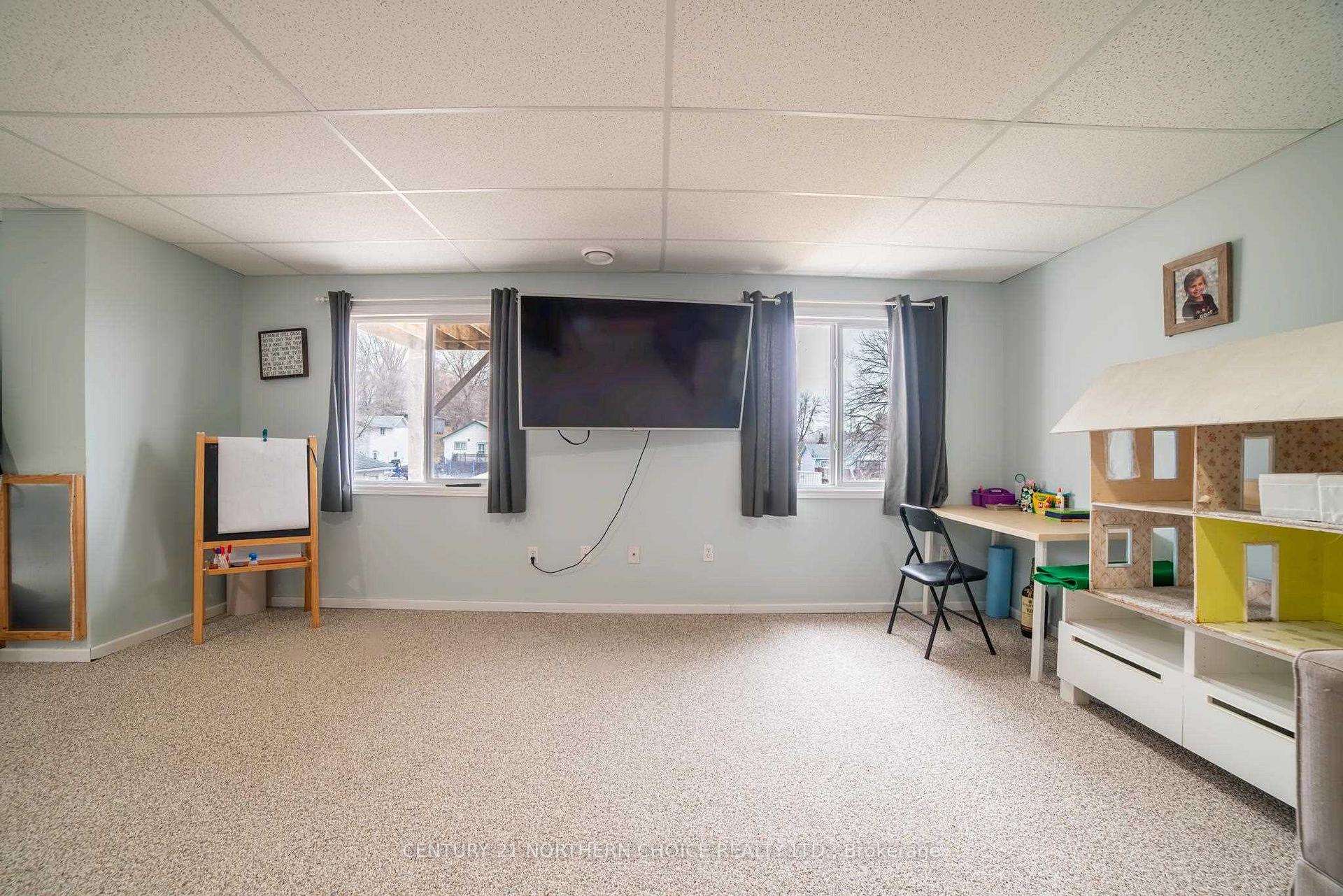 Photo 22 of 709 Thirteenth Avenue N, Kenora, Evergreen — HOMEH