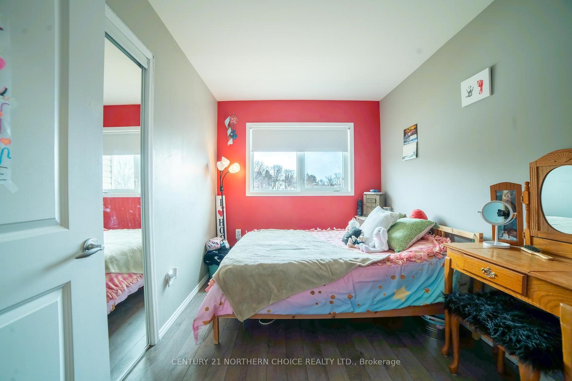Photo 27 of 709 Thirteenth Avenue N, Kenora, Evergreen — HOMEH