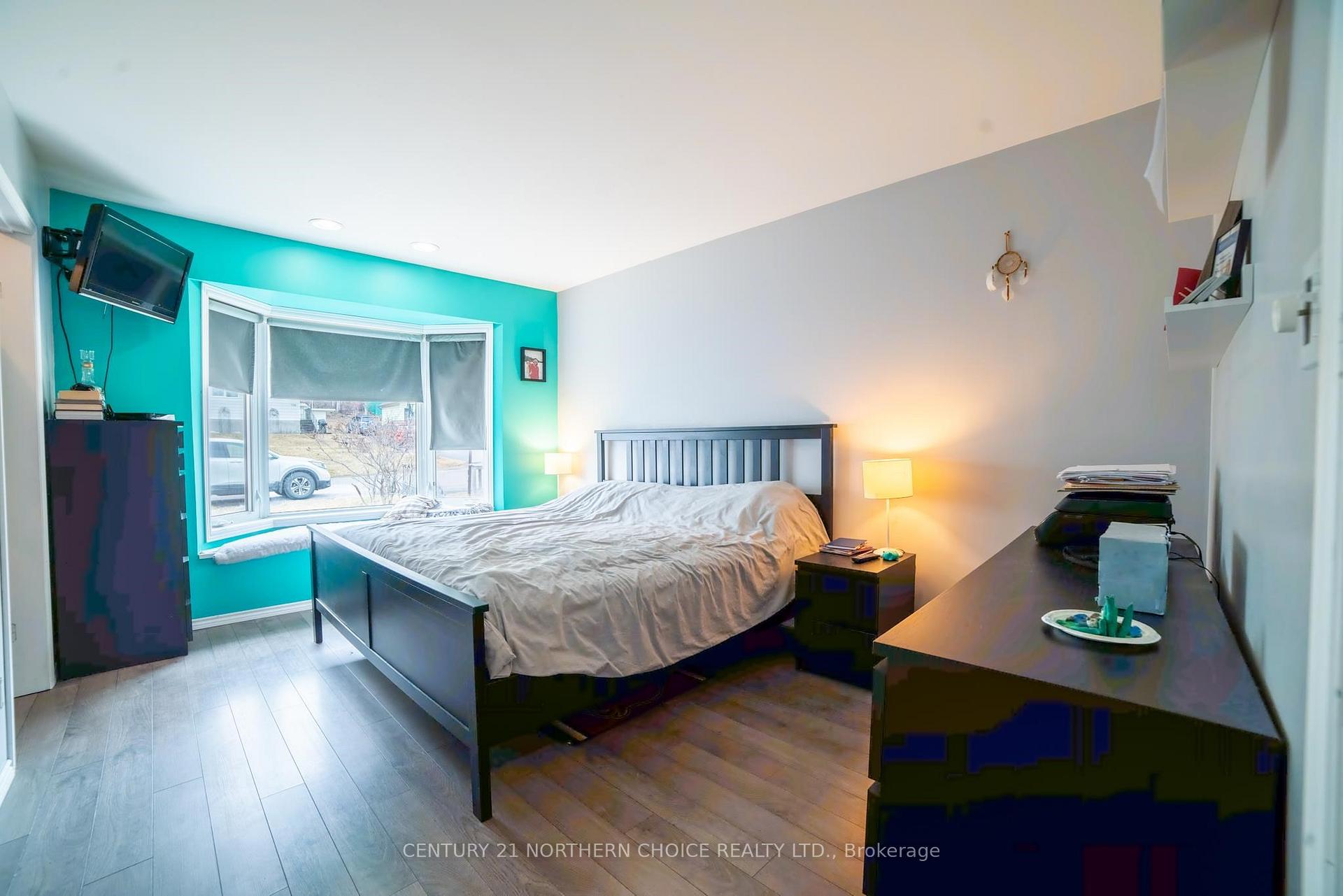 Photo 31 of 709 Thirteenth Avenue N, Kenora, Evergreen — HOMEH