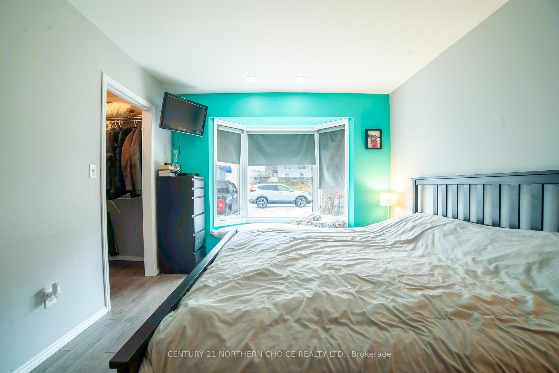 Photo 32 of 709 Thirteenth Avenue N, Kenora, Evergreen — HOMEH