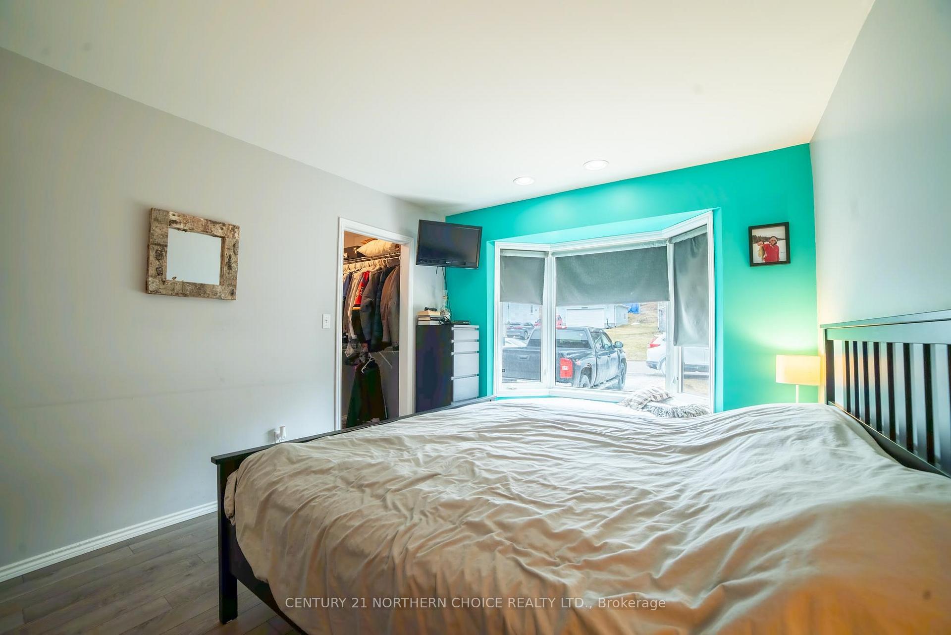 Photo 33 of 709 Thirteenth Avenue N, Kenora, Evergreen — HOMEH