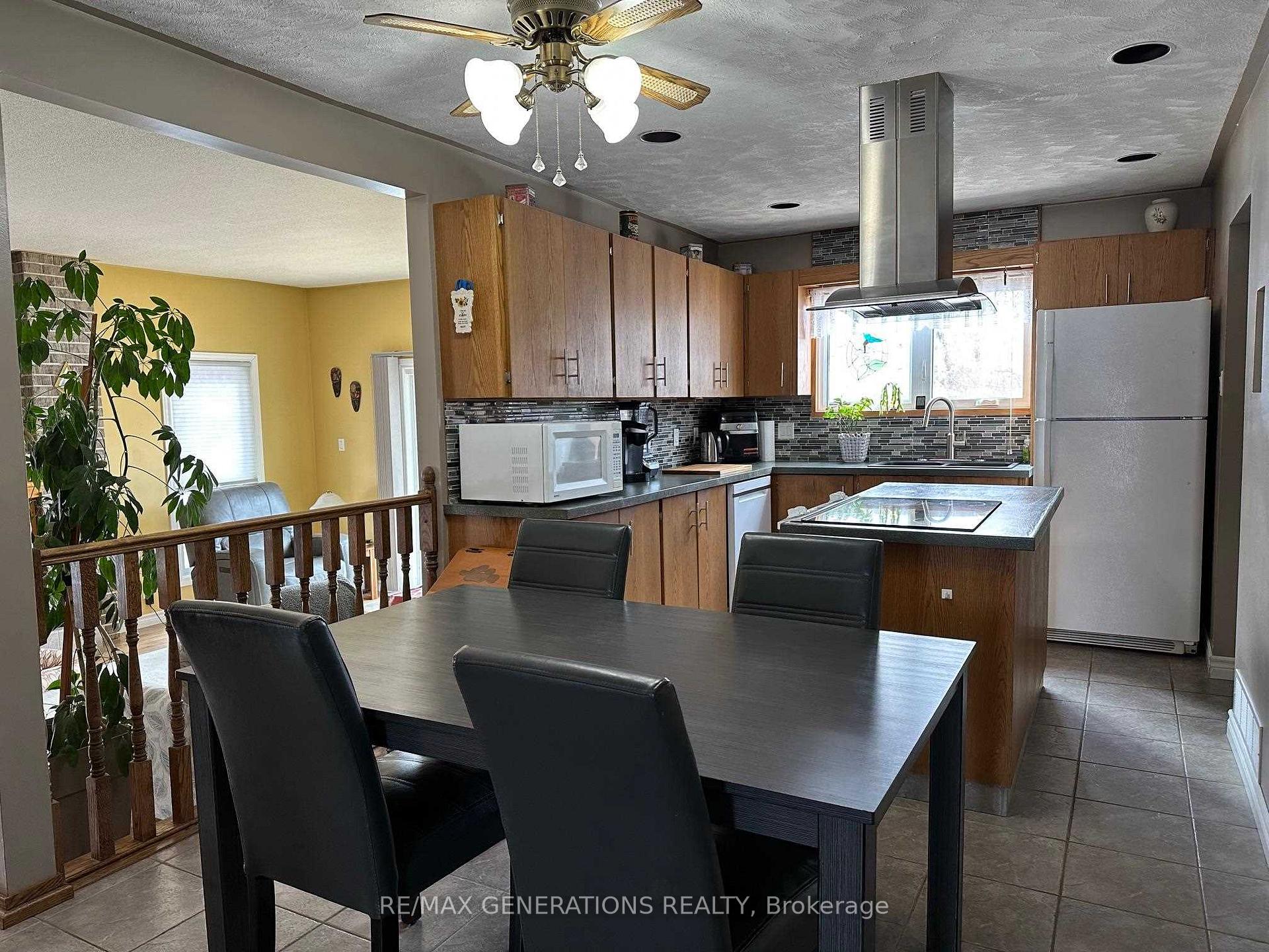 Photo 2 of 207 Winnipeg Street, Schreiber — HOMEH