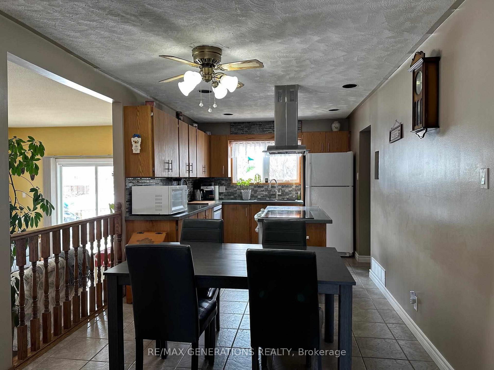 Photo 3 of 207 Winnipeg Street, Schreiber — HOMEH