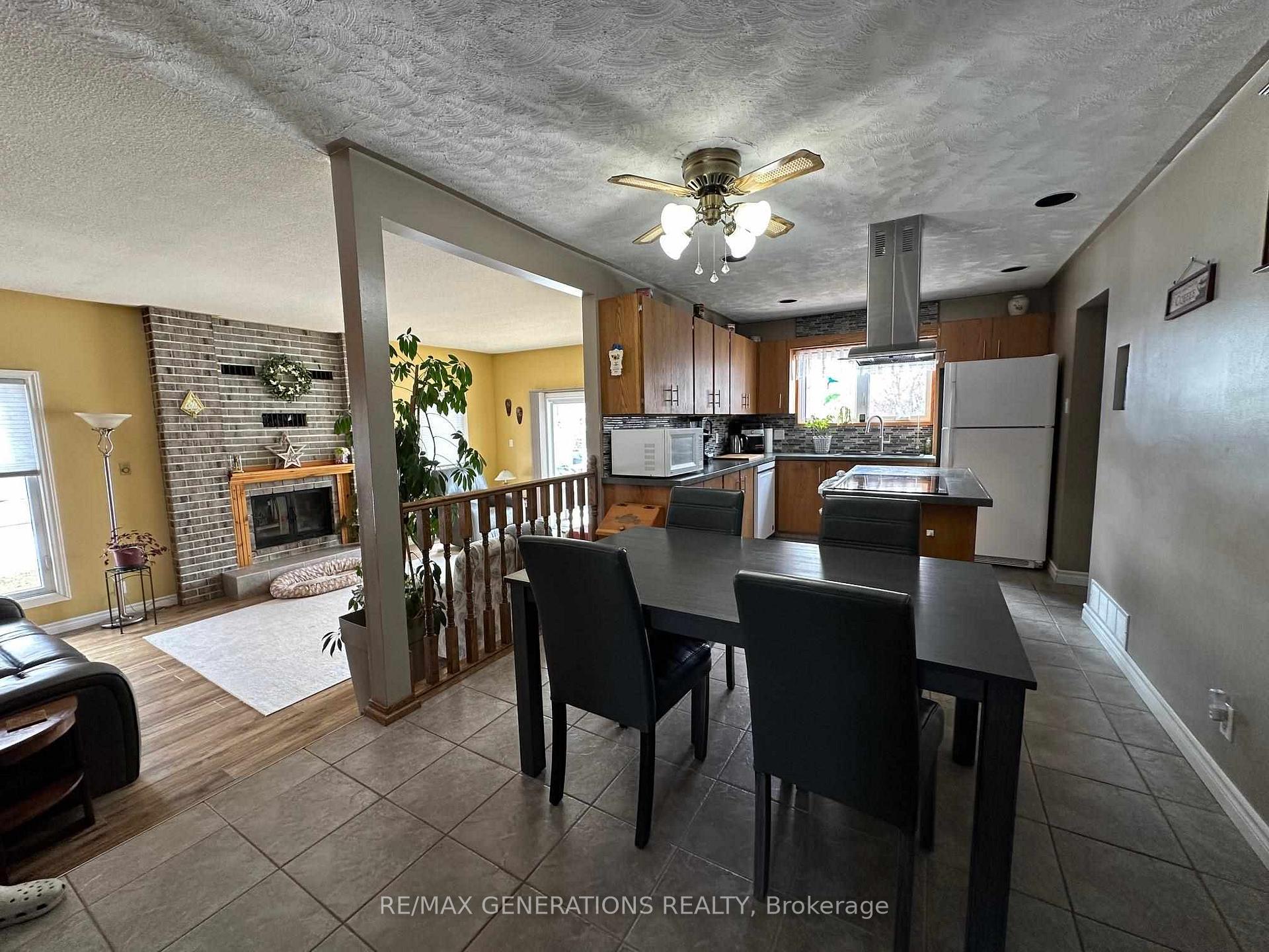 Photo 4 of 207 Winnipeg Street, Schreiber — HOMEH
