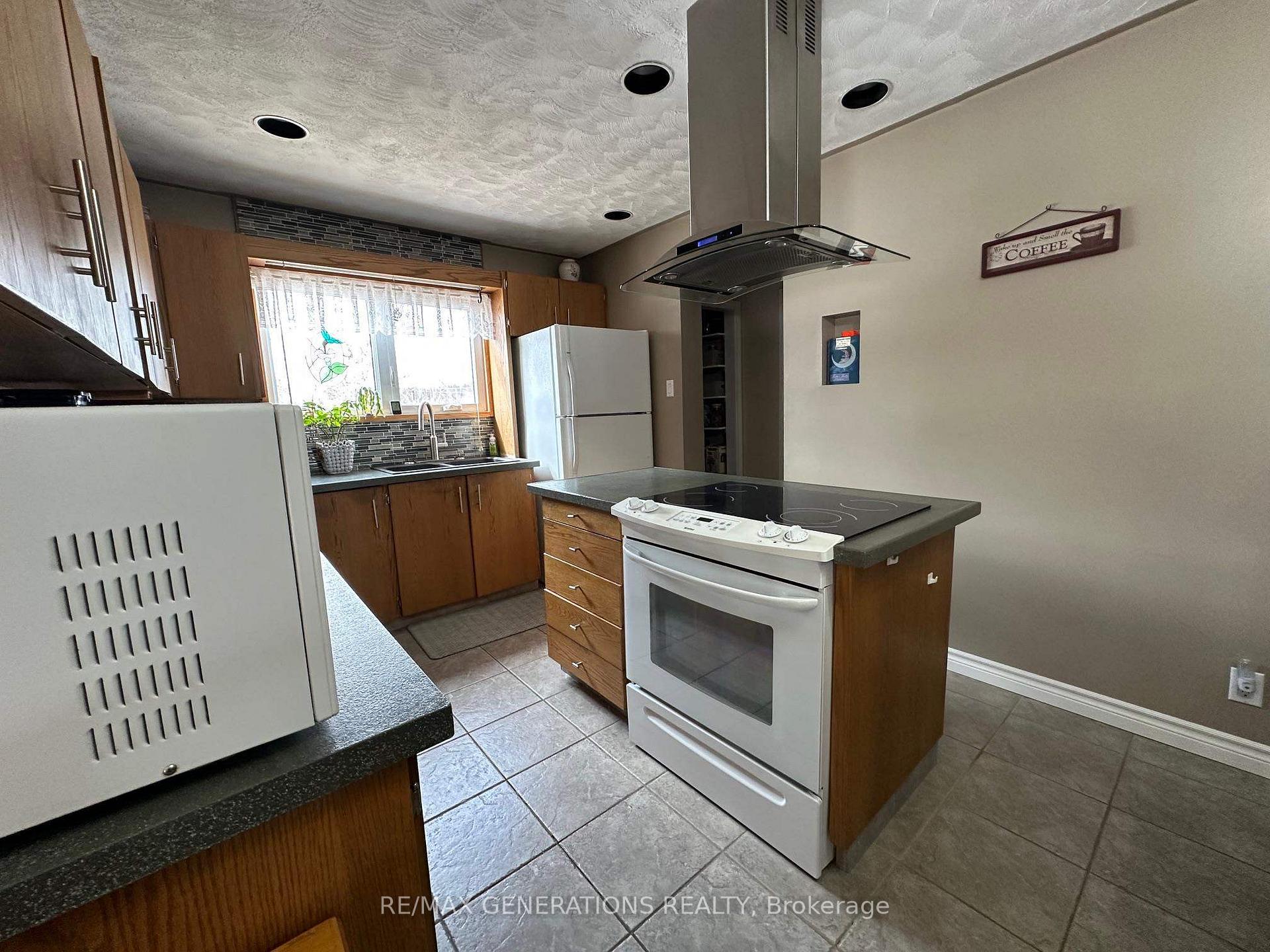 Photo 5 of 207 Winnipeg Street, Schreiber — HOMEH