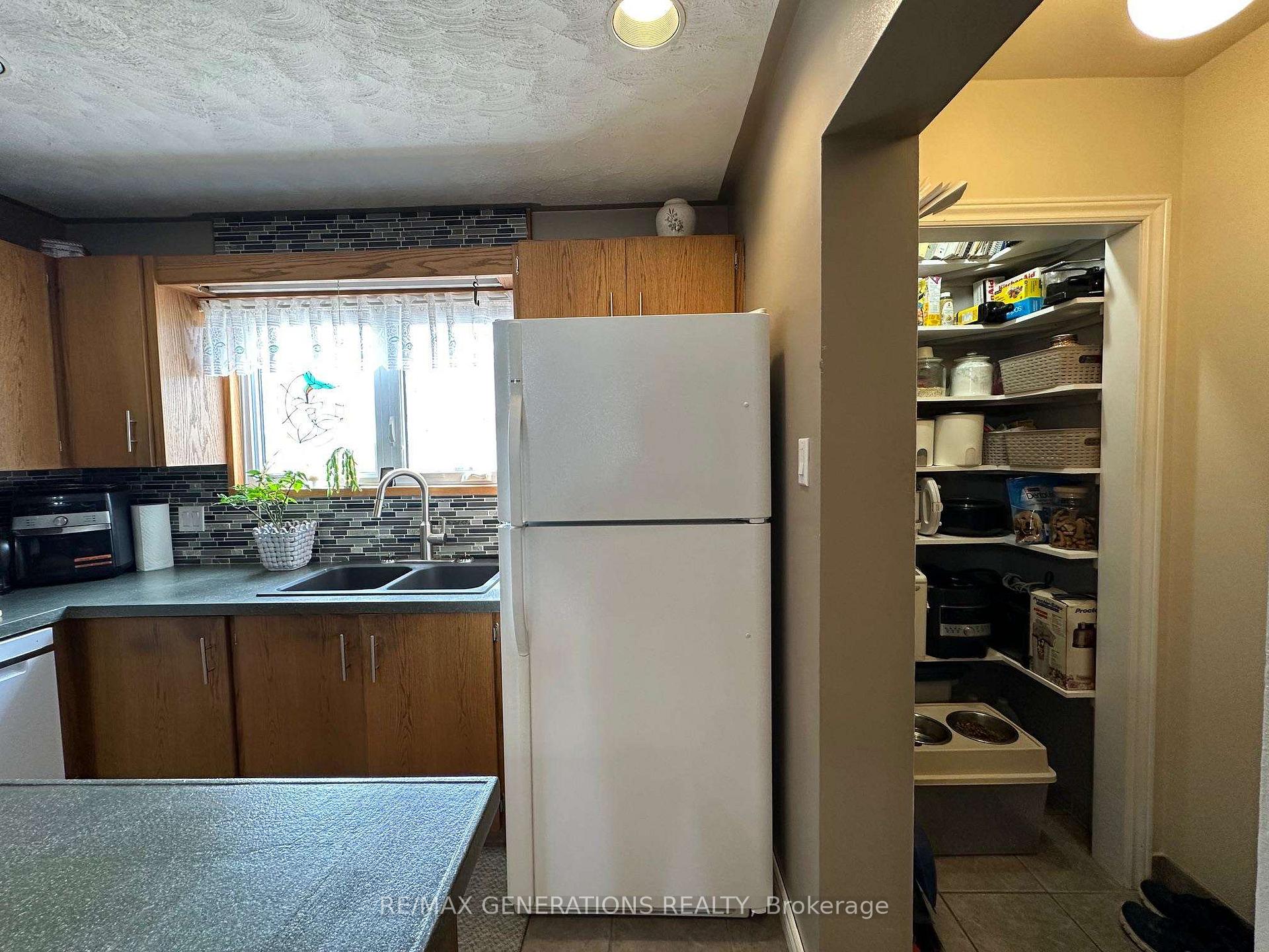 Photo 7 of 207 Winnipeg Street, Schreiber — HOMEH
