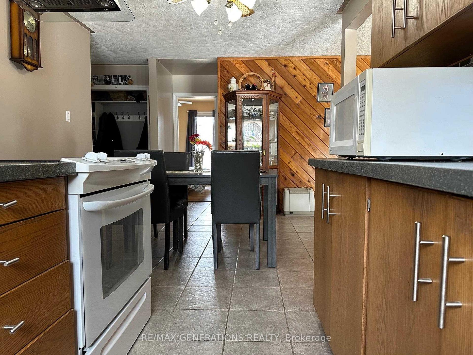 Photo 8 of 207 Winnipeg Street, Schreiber — HOMEH