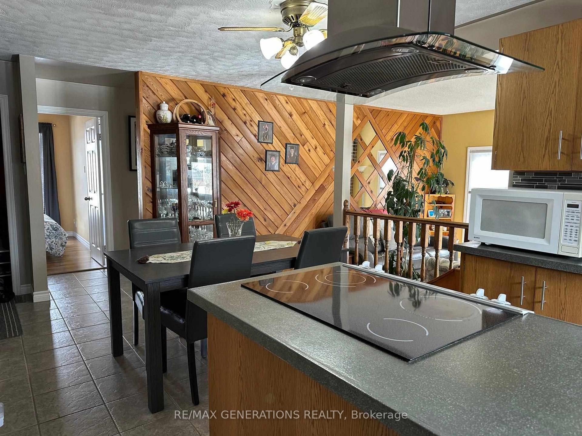 Photo 9 of 207 Winnipeg Street, Schreiber — HOMEH