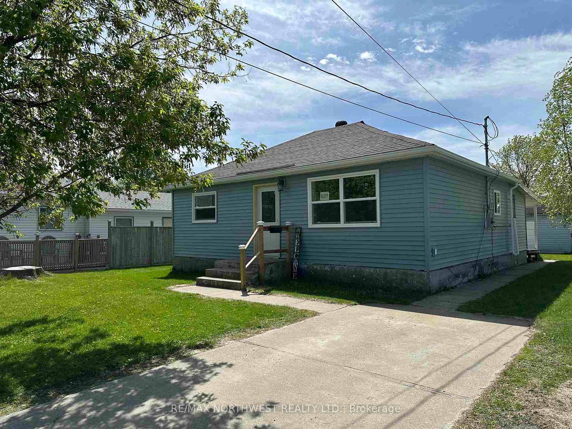 Front of 637 Thompson Street