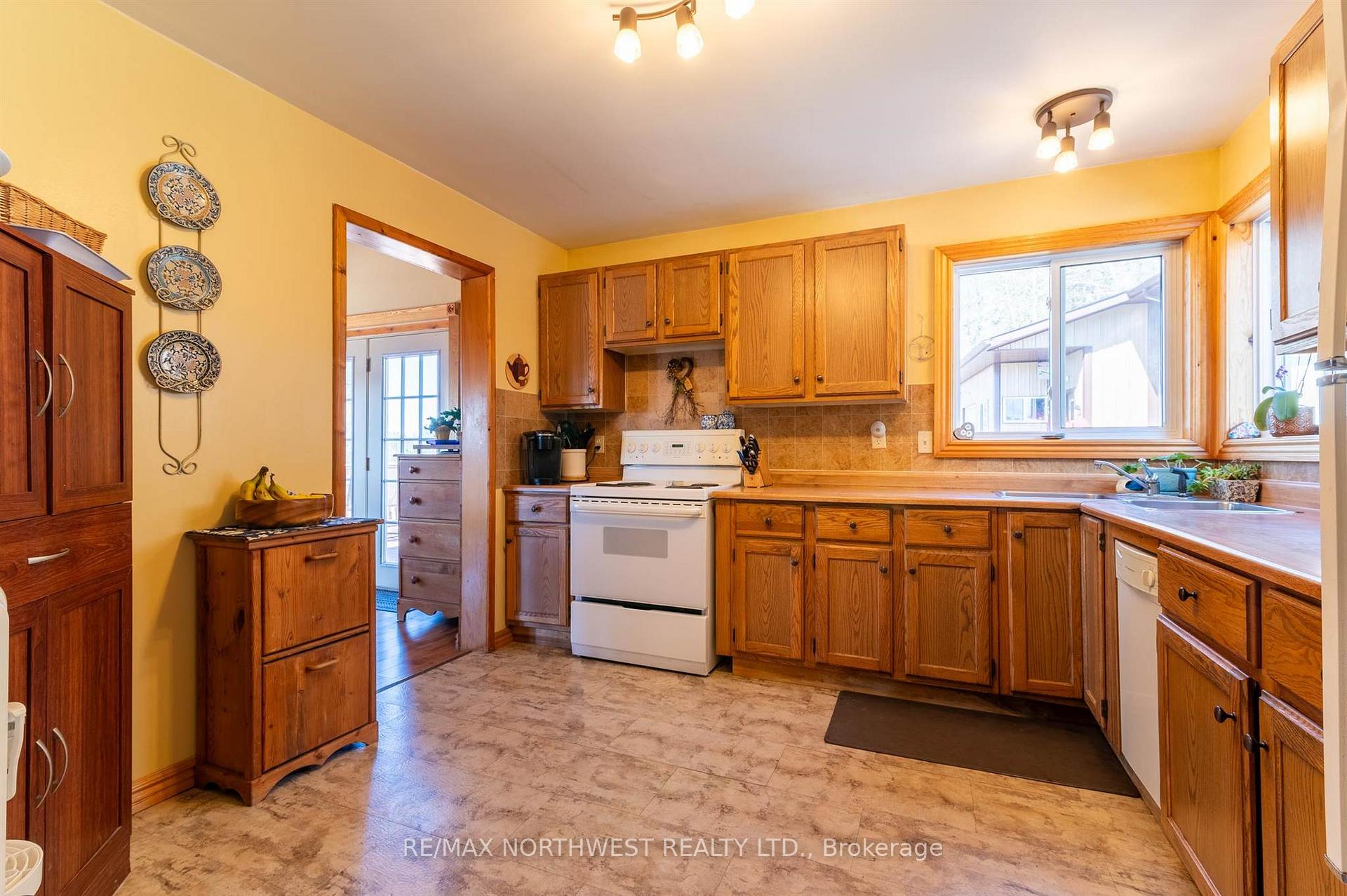 Photo 16 of 402 Birchgrove Road, Kenora Remote Area, East Of Kenora — HOMEH