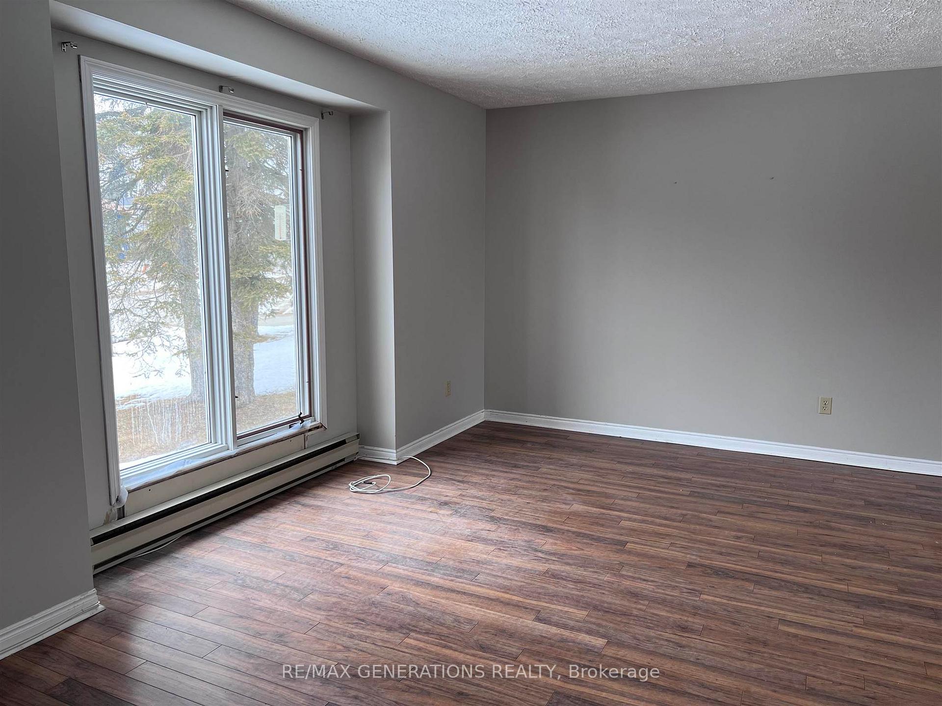 Photo 4 of 38 LaVerendrye Crescent, Marathon — HOMEH