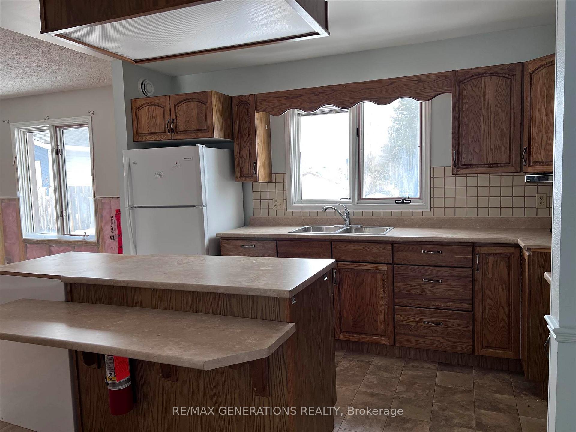 Photo 7 of 38 LaVerendrye Crescent, Marathon — HOMEH