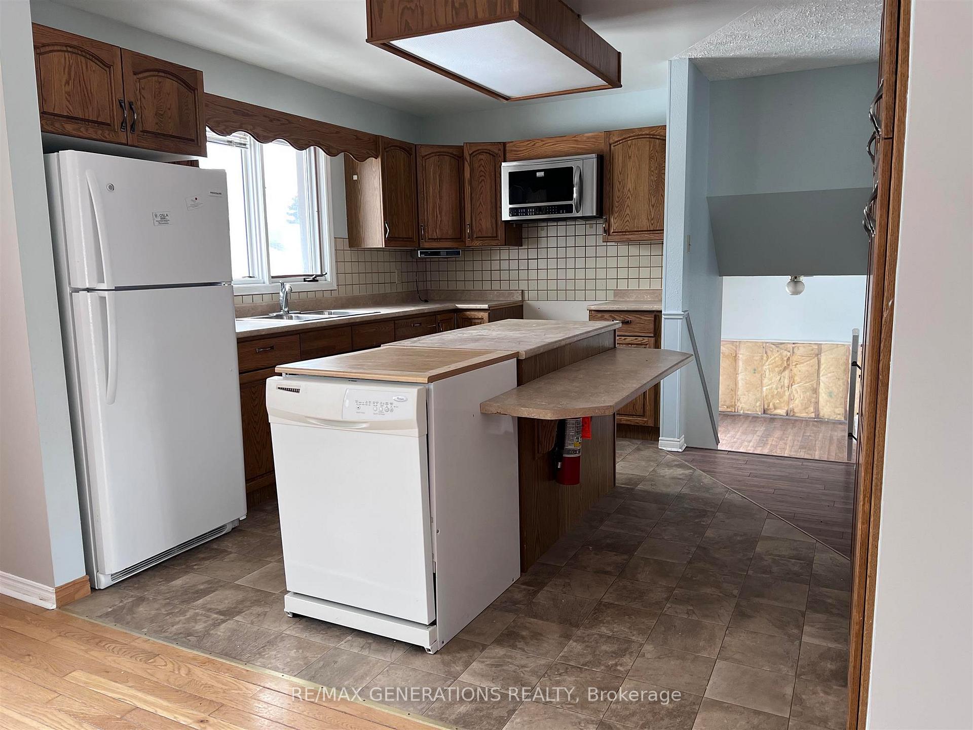 Photo 9 of 38 LaVerendrye Crescent, Marathon — HOMEH
