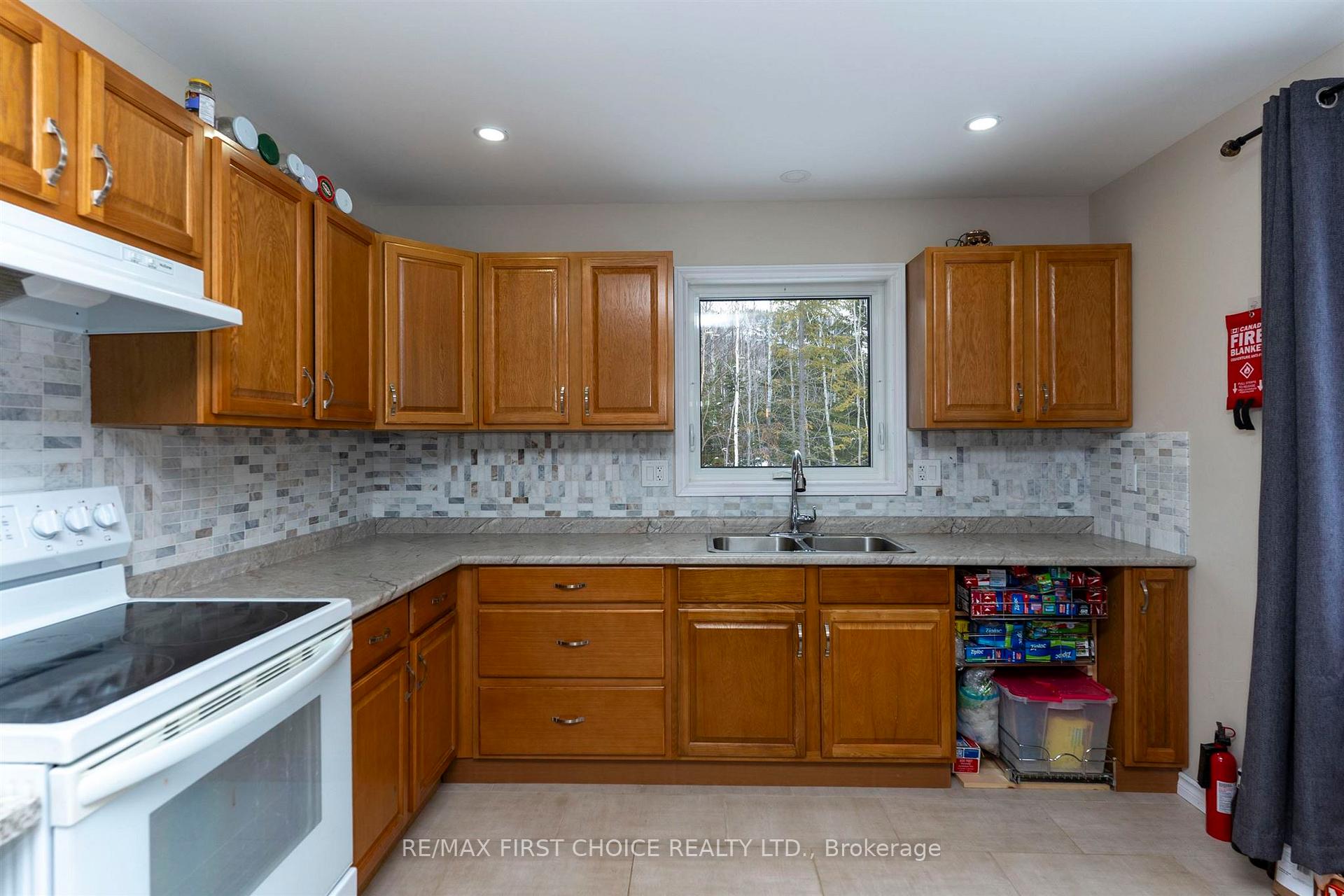 Photo 4 of 1531 Sturgeon Bay Road, Neebing, Blake — HOMEH