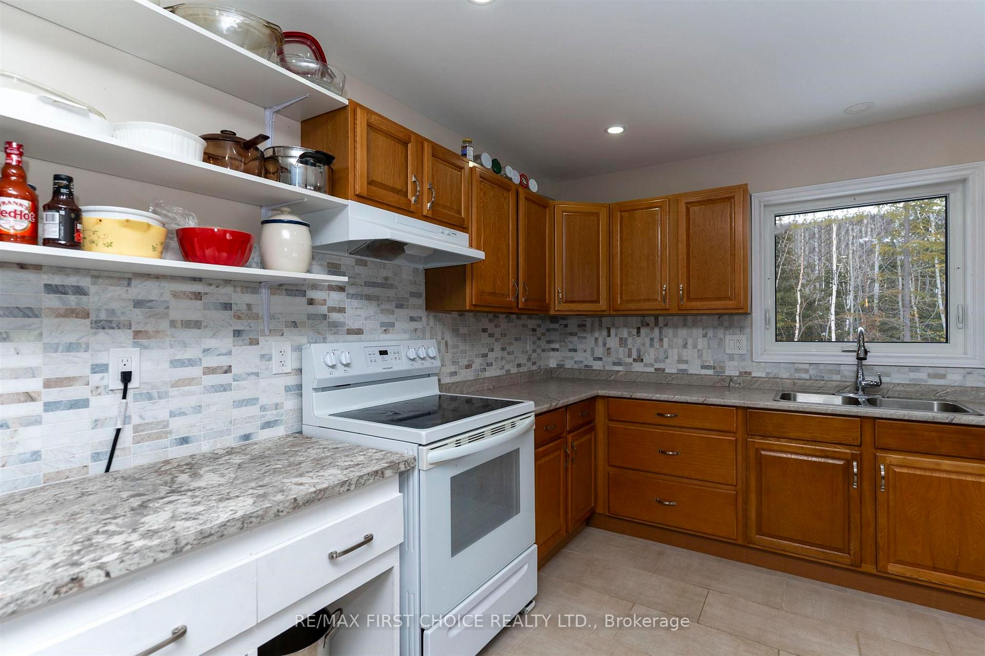 Photo 5 of 1531 Sturgeon Bay Road, Neebing, Blake — HOMEH