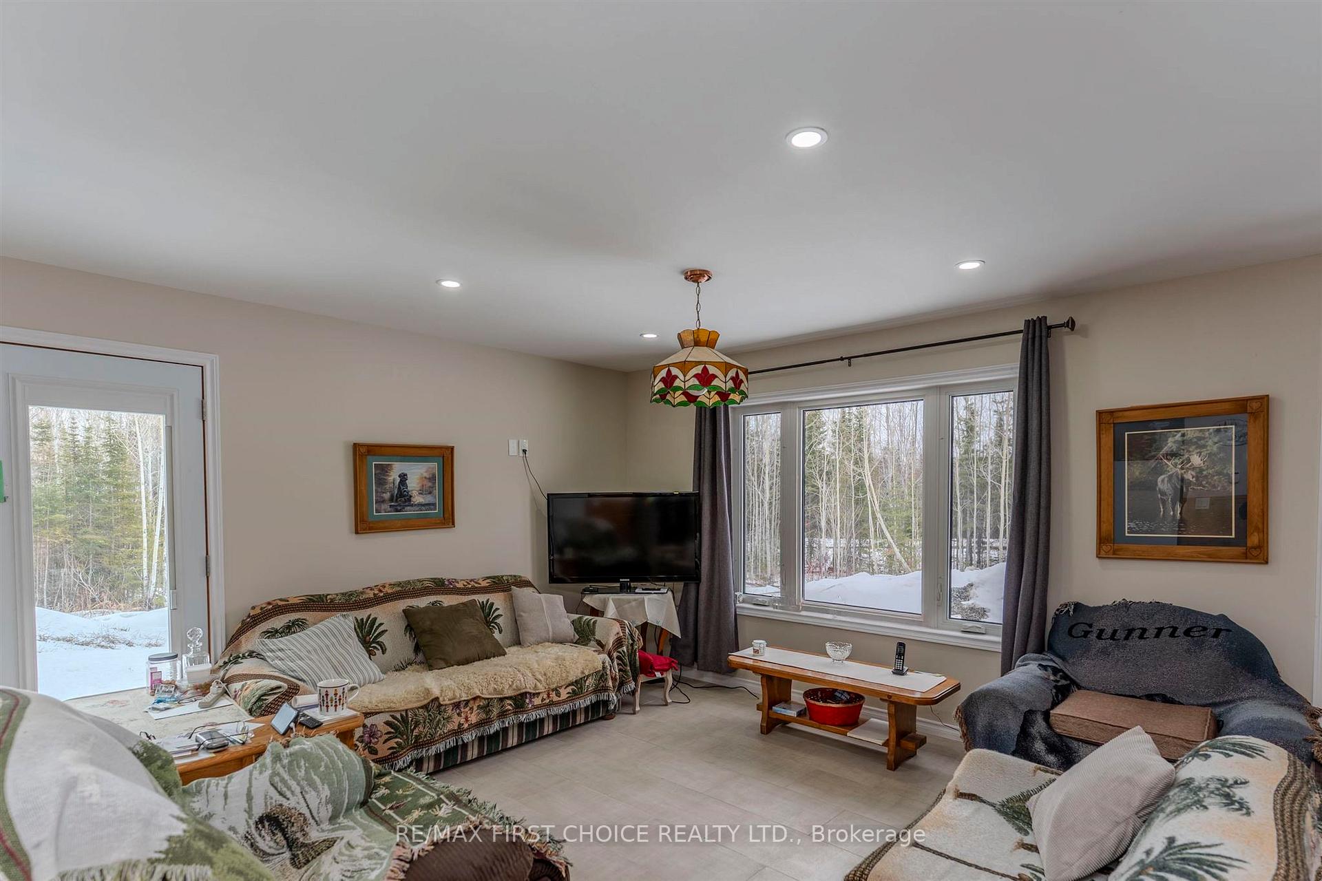 Photo 8 of 1531 Sturgeon Bay Road, Neebing, Blake — HOMEH