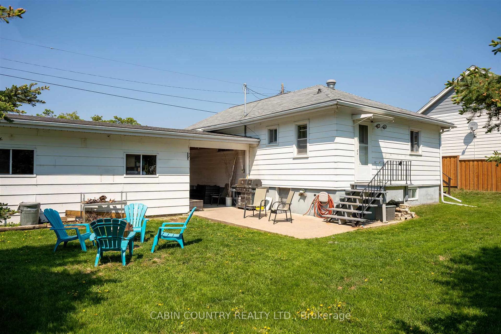 Photo 2 of 425 River Street, Kenora, Keewatin — HOMEH