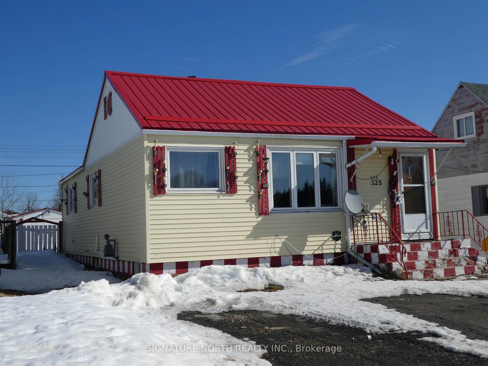 Photo 2 of 328 Ball Park Crescent, Greenstone — HOMEH