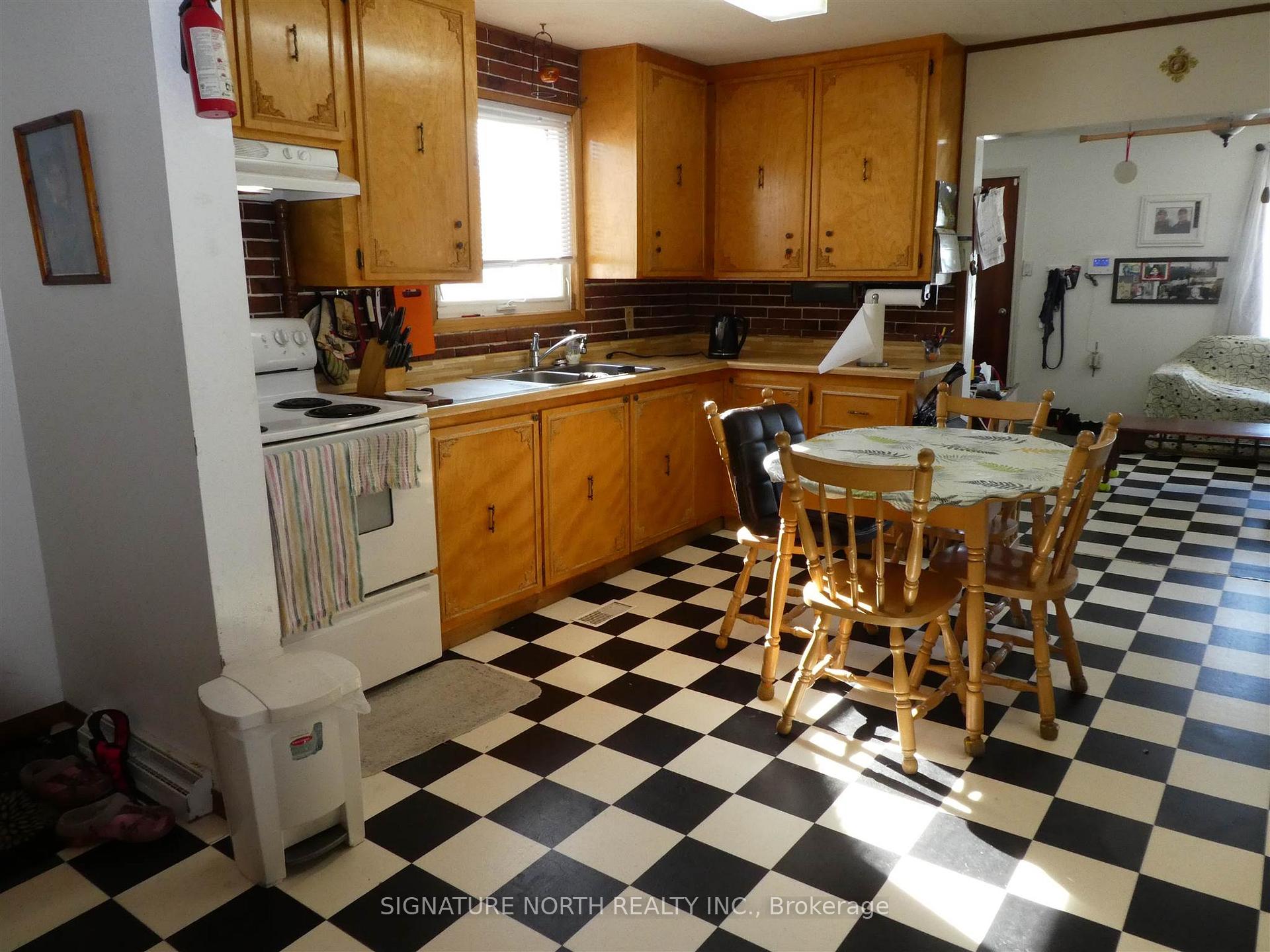 Photo 3 of 328 Ball Park Crescent, Greenstone — HOMEH