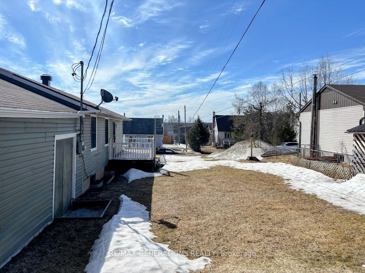 Photo 39 of 15 Swallow Drive, Manitouwadge — HOMEH