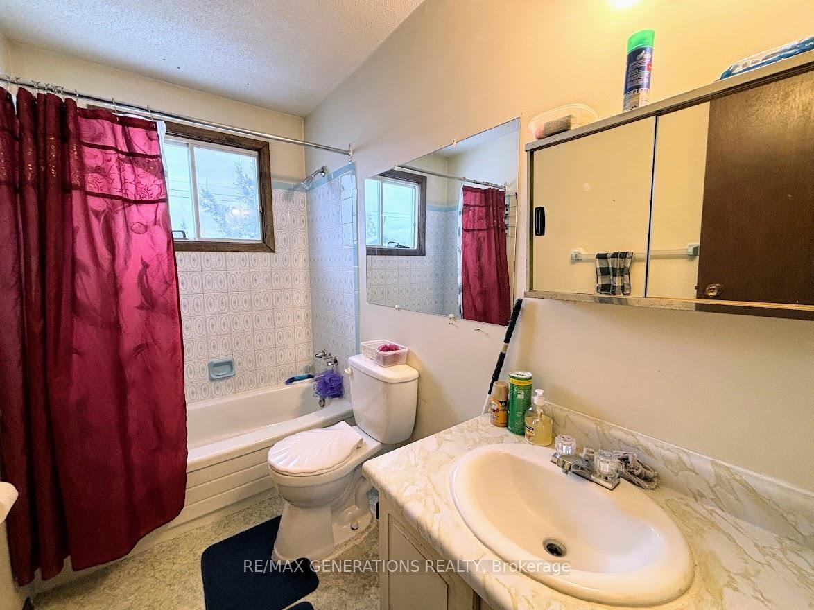 Photo 15 of 28 Otter Avenue, Manitouwadge — HOMEH