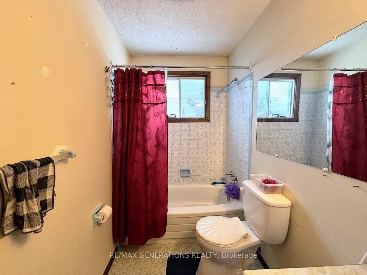 Photo 16 of 28 Otter Avenue, Manitouwadge — HOMEH