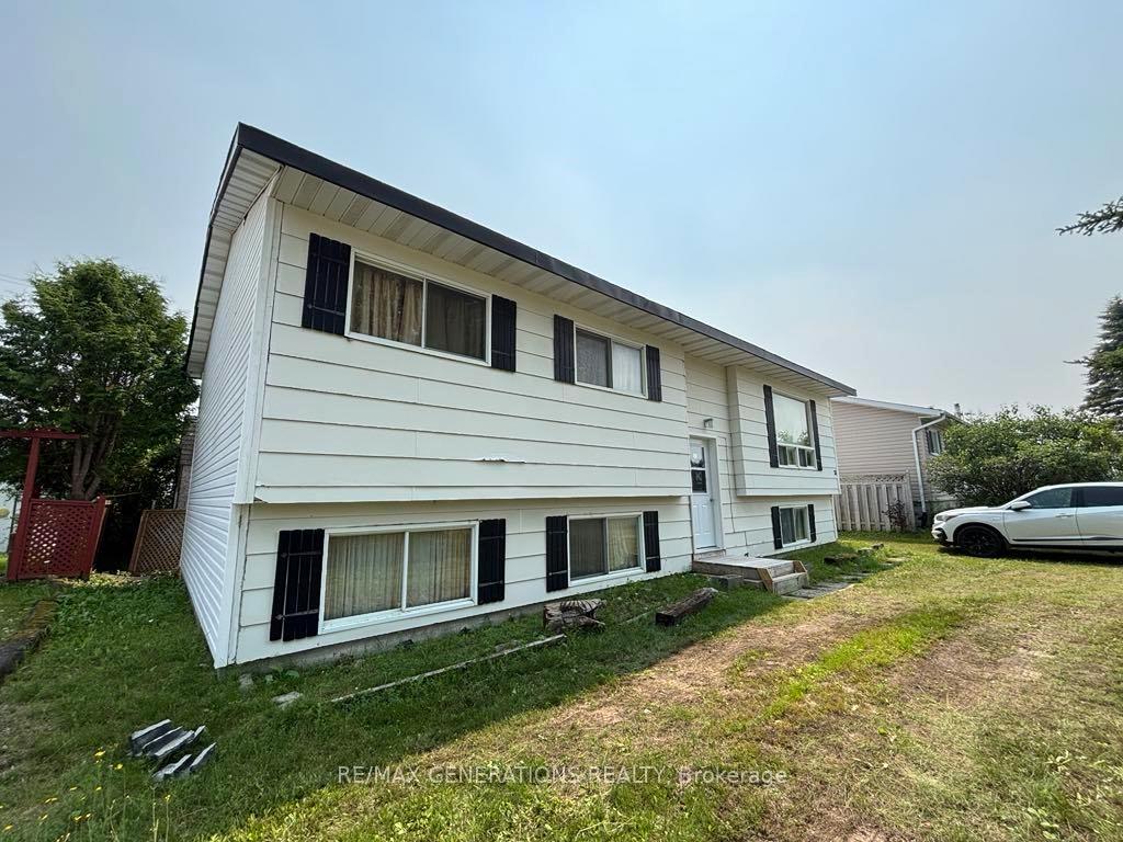 Photo 32 of 28 Otter Avenue, Manitouwadge — HOMEH