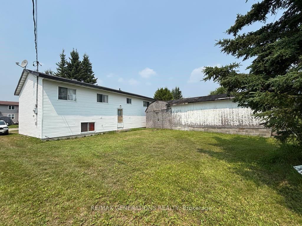 Photo 33 of 28 Otter Avenue, Manitouwadge — HOMEH