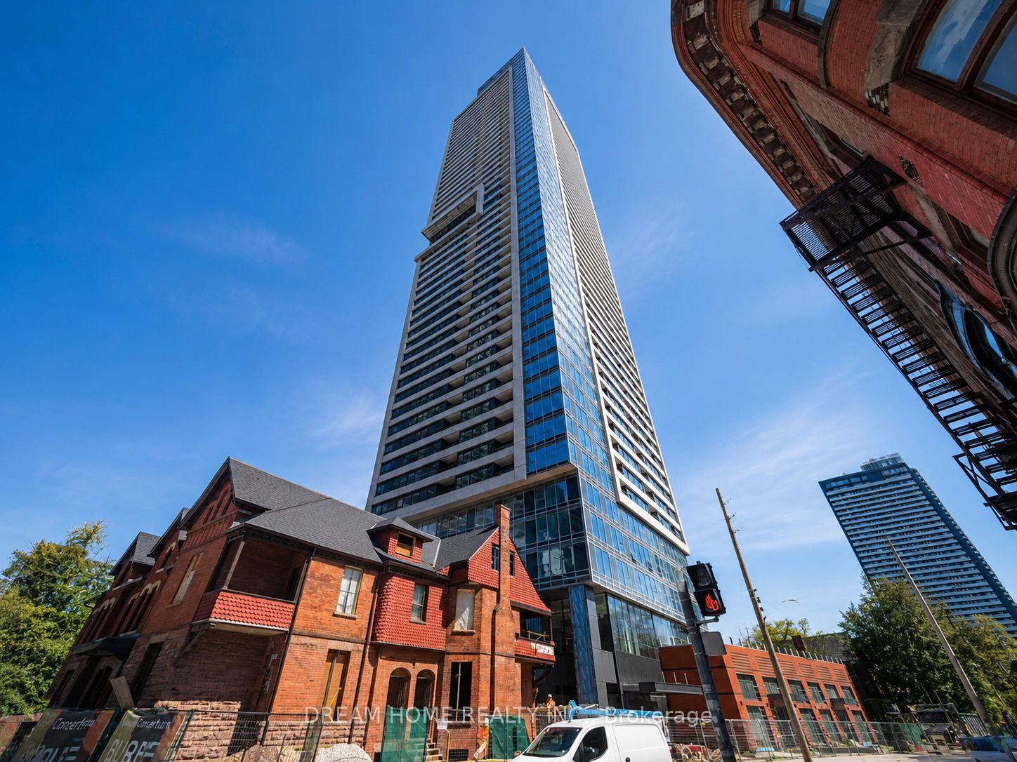 Front of Unit 1801, 609 Sherbourne Street