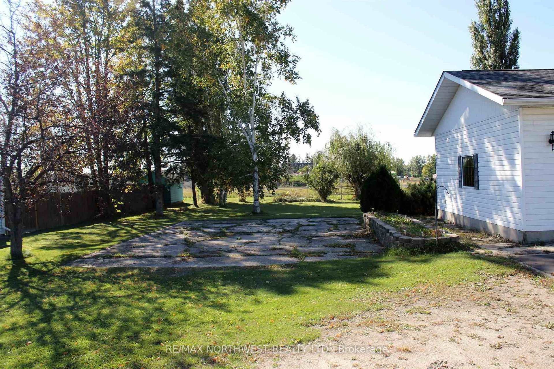 Photo 4 of 506 Atwood Ave, Rainy River — HOMEH