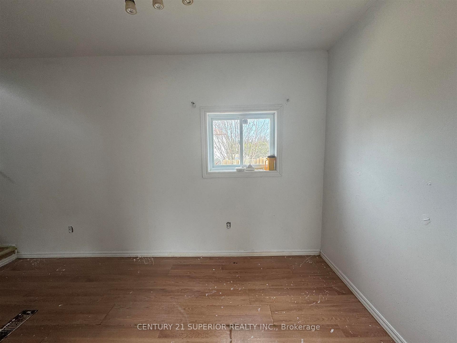 Photo 15 of 23 Ross Avenue, Marathon — HOMEH