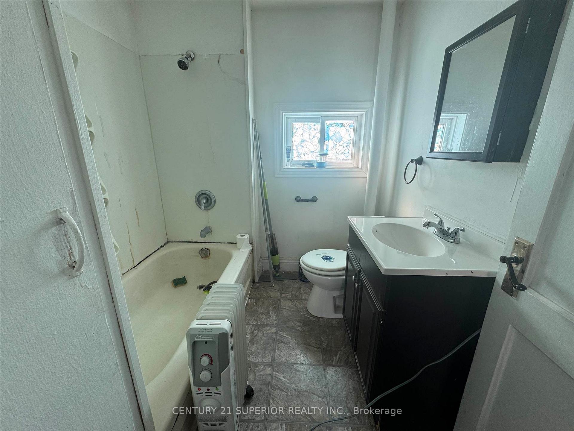Photo 16 of 23 Ross Avenue, Marathon — HOMEH