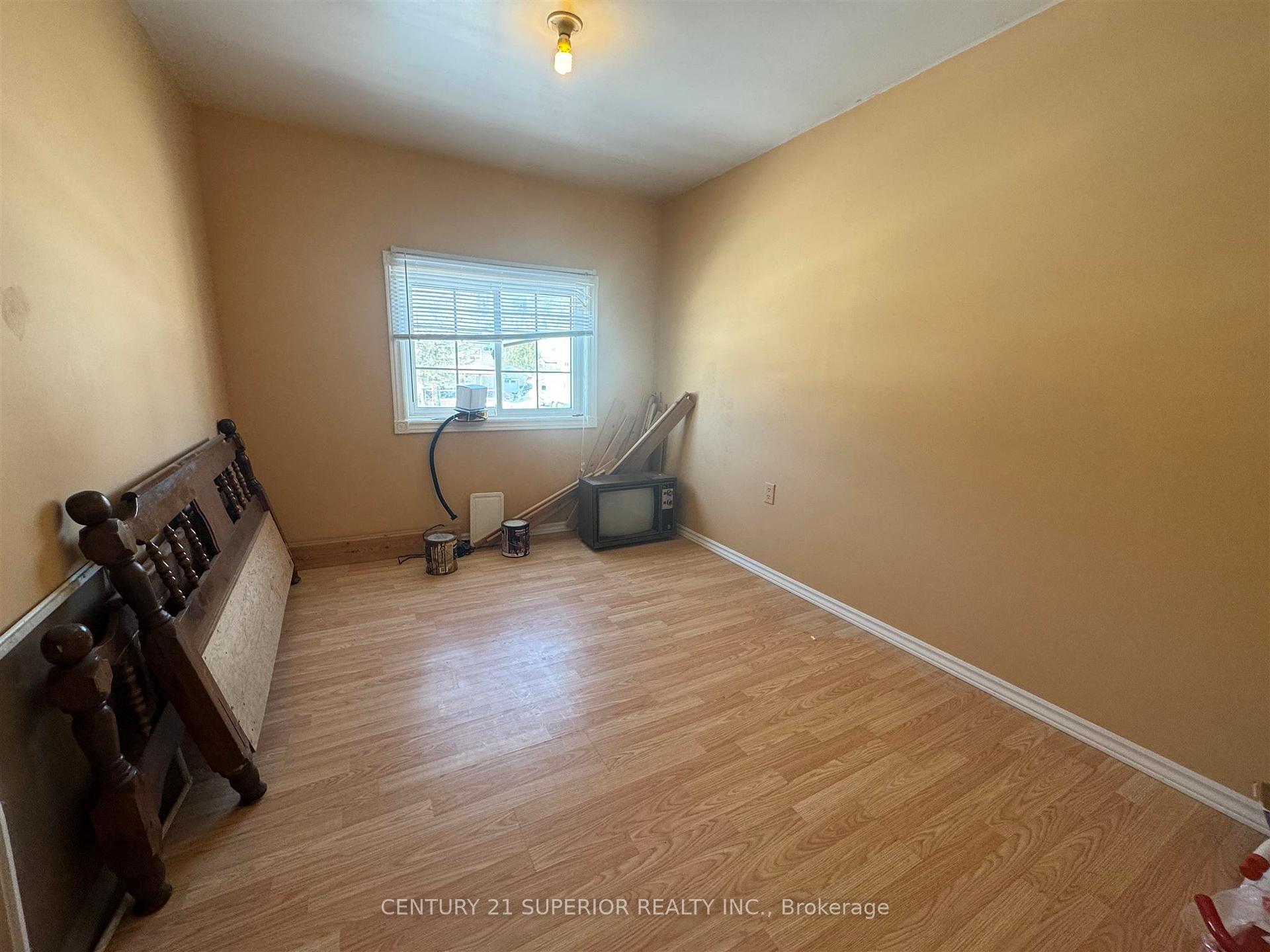 Photo 17 of 23 Ross Avenue, Marathon — HOMEH